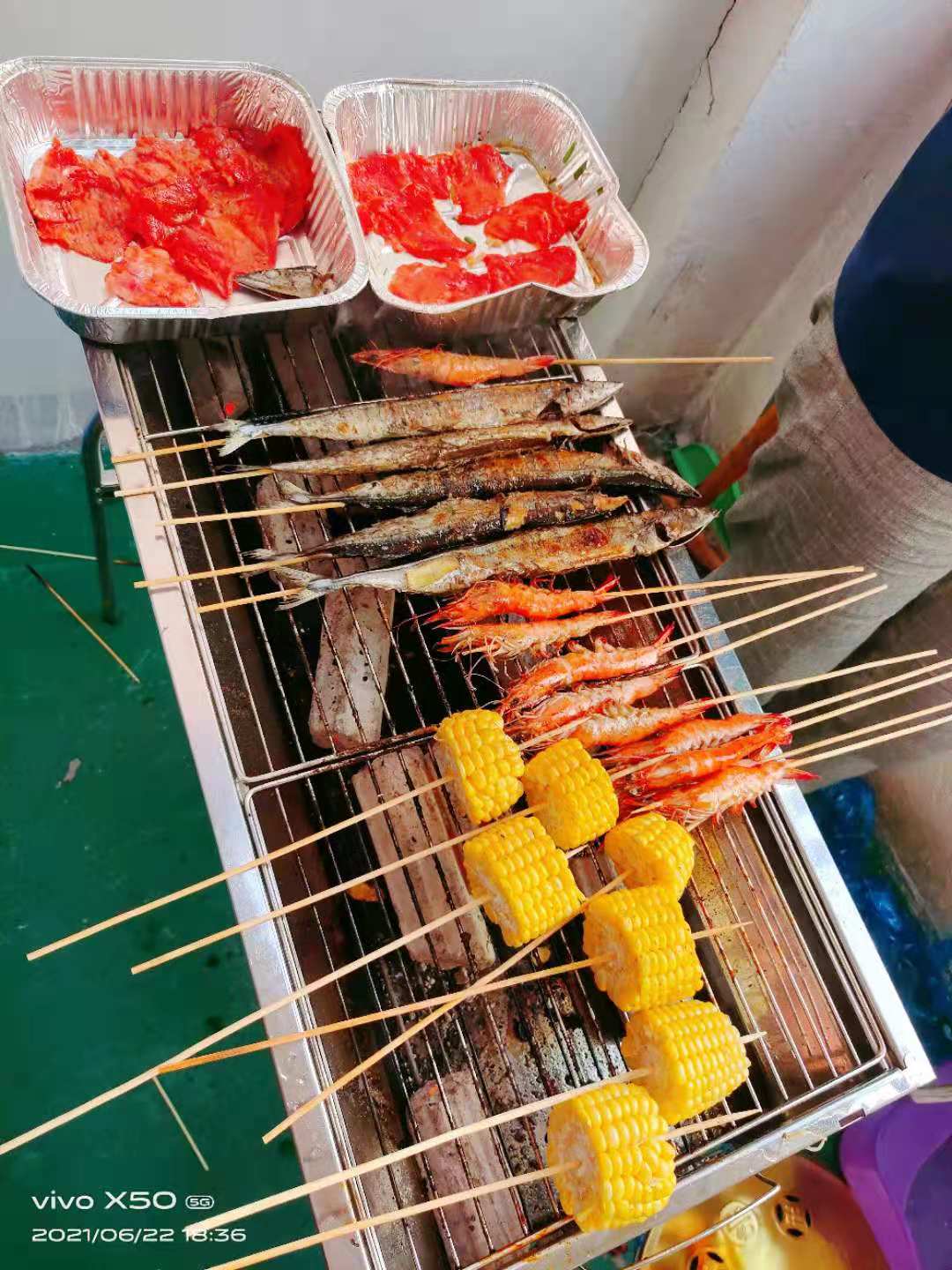 領(lǐng)導(dǎo)生日宴，公司組織燒烤活動(dòng)
